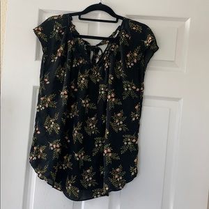 Like new woman’s work blouse